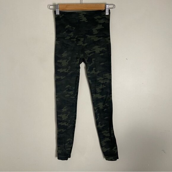 Spanx Look At Me Now Seamless Legging Green Camo Size Small high rise sh… - Picture 3 of 11